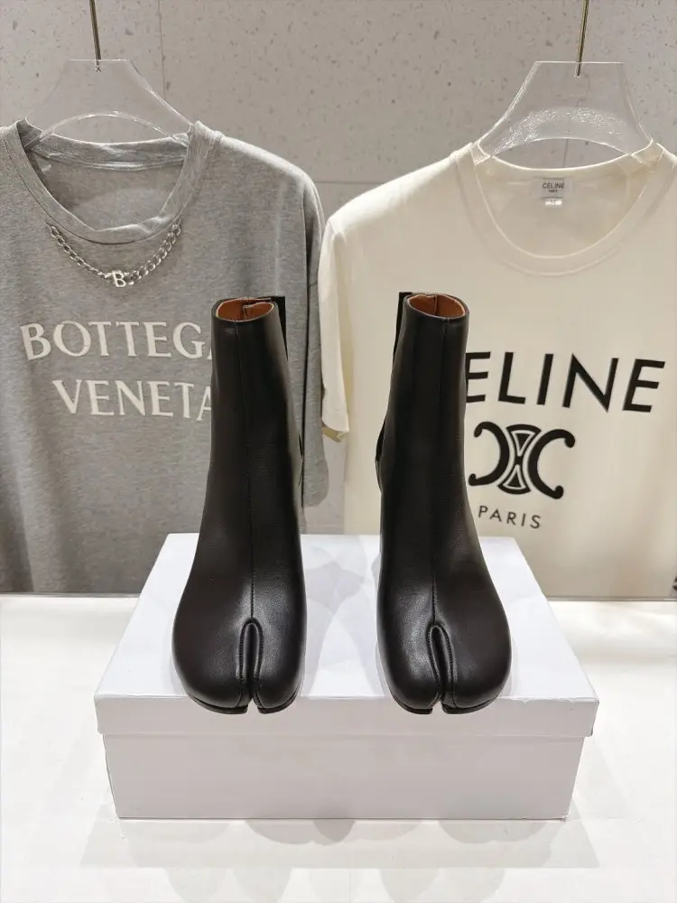 Maison Margiela MM6 Ботильоны с раздельным носком и массивным каблуком — Фото 2