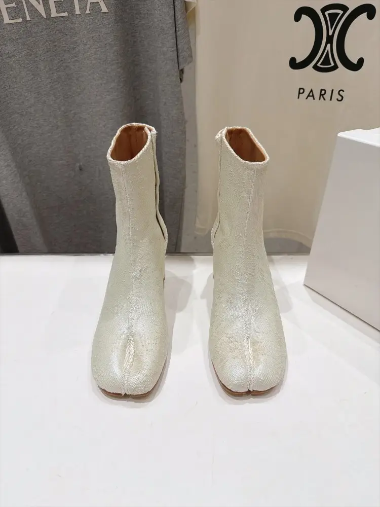 Maison Margiela MM6 Ботильоны с раздельным носком и массивным каблуком — Фото 2