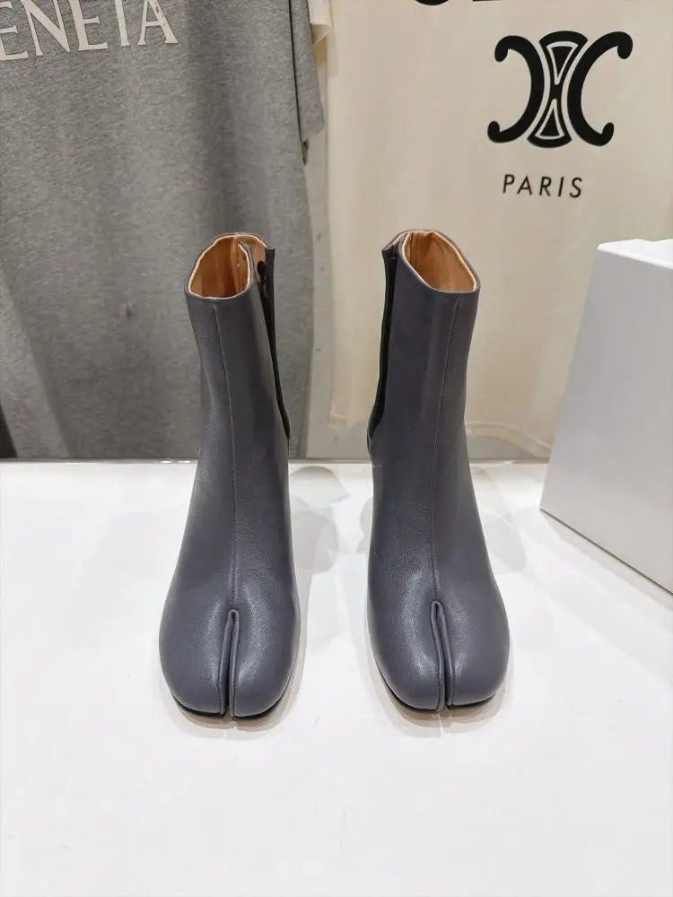 Maison Margiela MM6 Ботильоны с раздельным носком и массивным каблуком — Фото 2