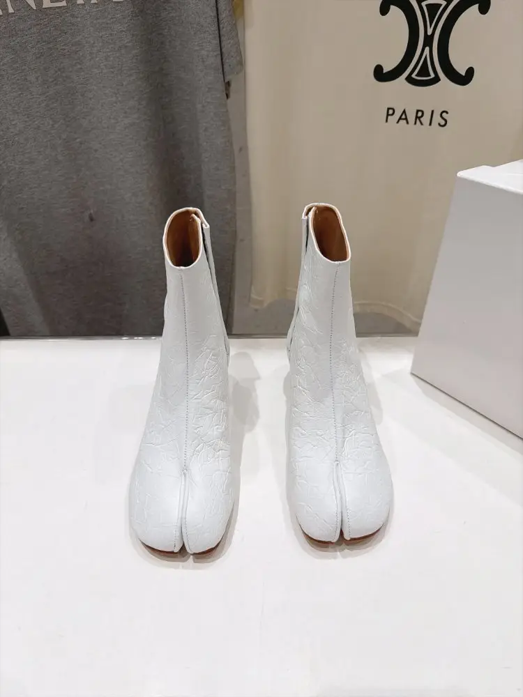 Maison Margiela MM6 Ботильйони з роздільним носком і масивним каблуком — Фото 2