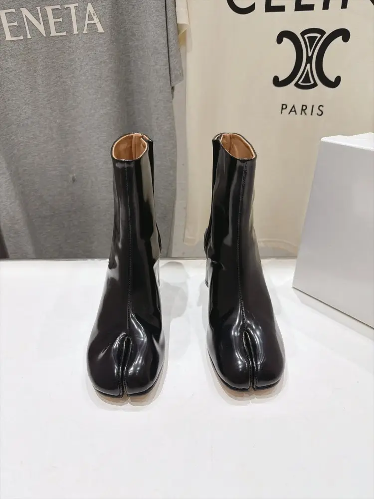 Maison Margiela MM6 Ankle boots from split the toe and massive heel — Photo 2