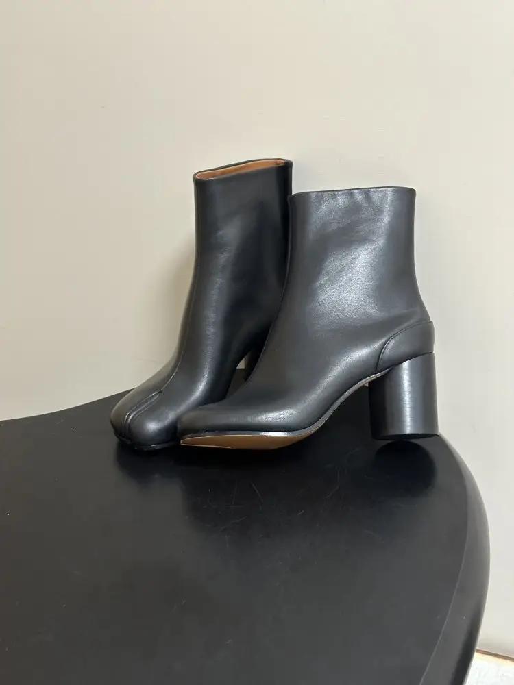 Maison Margiela MM6 Ботильоны с раздельным носком и массивным каблуком — Фото 2