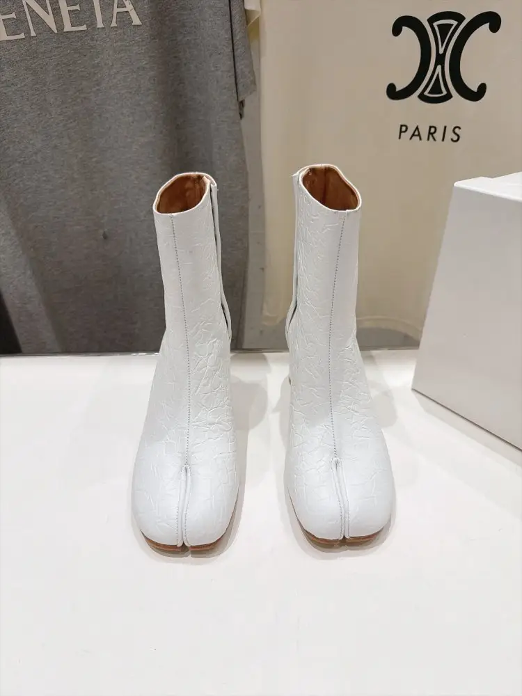 Maison Margiela MM6 Ankle boots from split the toe and massive heel — Photo 2