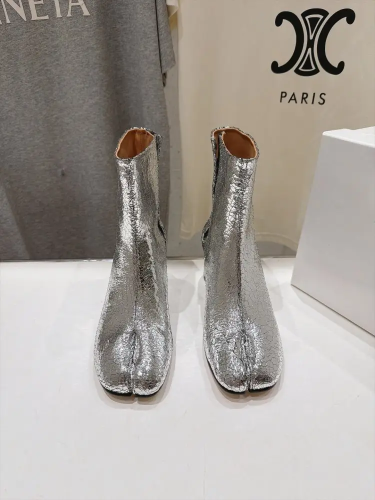Maison Margiela MM6 Ankle boots from split the toe and massive heel — Photo 2
