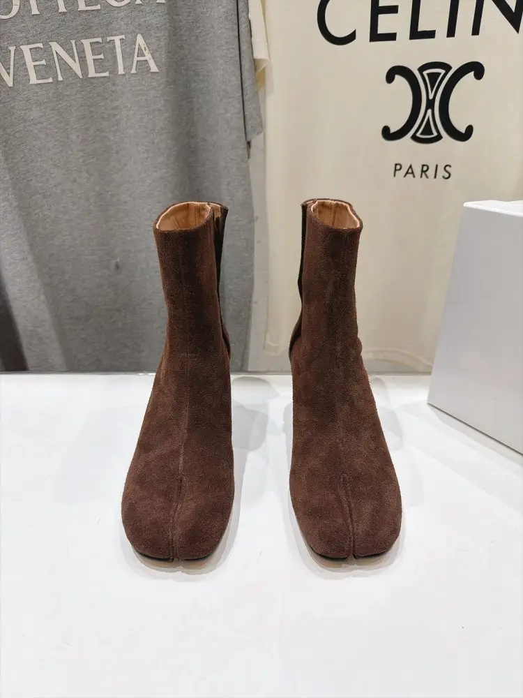 Maison Margiela MM6 Ankle boots from split the toe and massive heel — Photo 2
