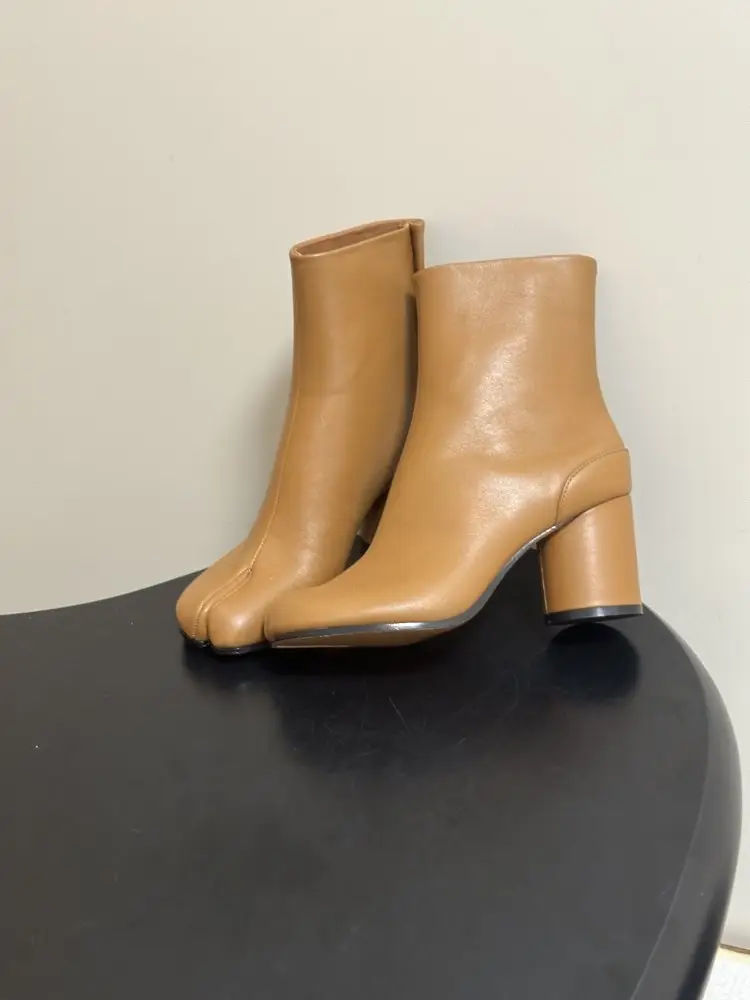 Maison Margiela MM6 Ankle boots from split the toe and massive heel — Photo 2