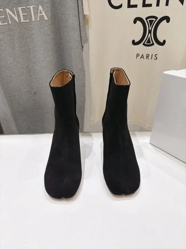 Maison Margiela MM6 Ankle boots from split the toe and massive heel — Photo 2