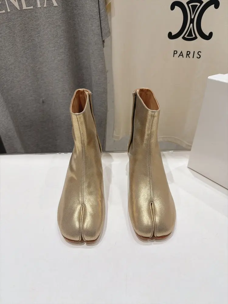 Maison Margiela MM6 Ankle boots from split the toe and massive heel — Photo 2