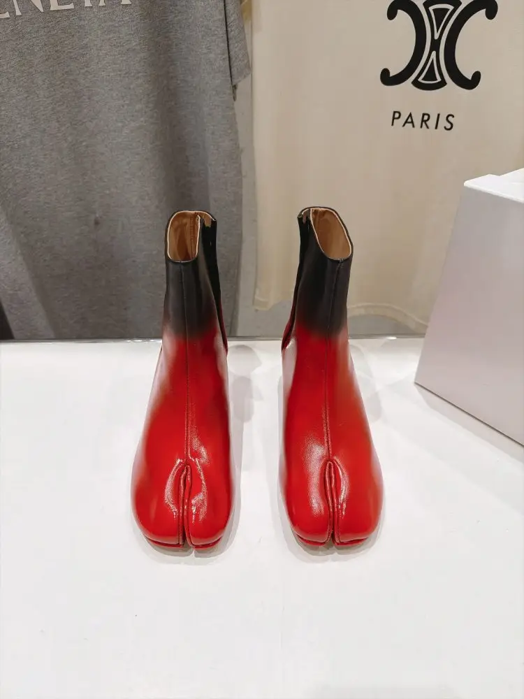 Maison Margiela MM6 Ankle boots from split the toe and massive heel — Photo 2