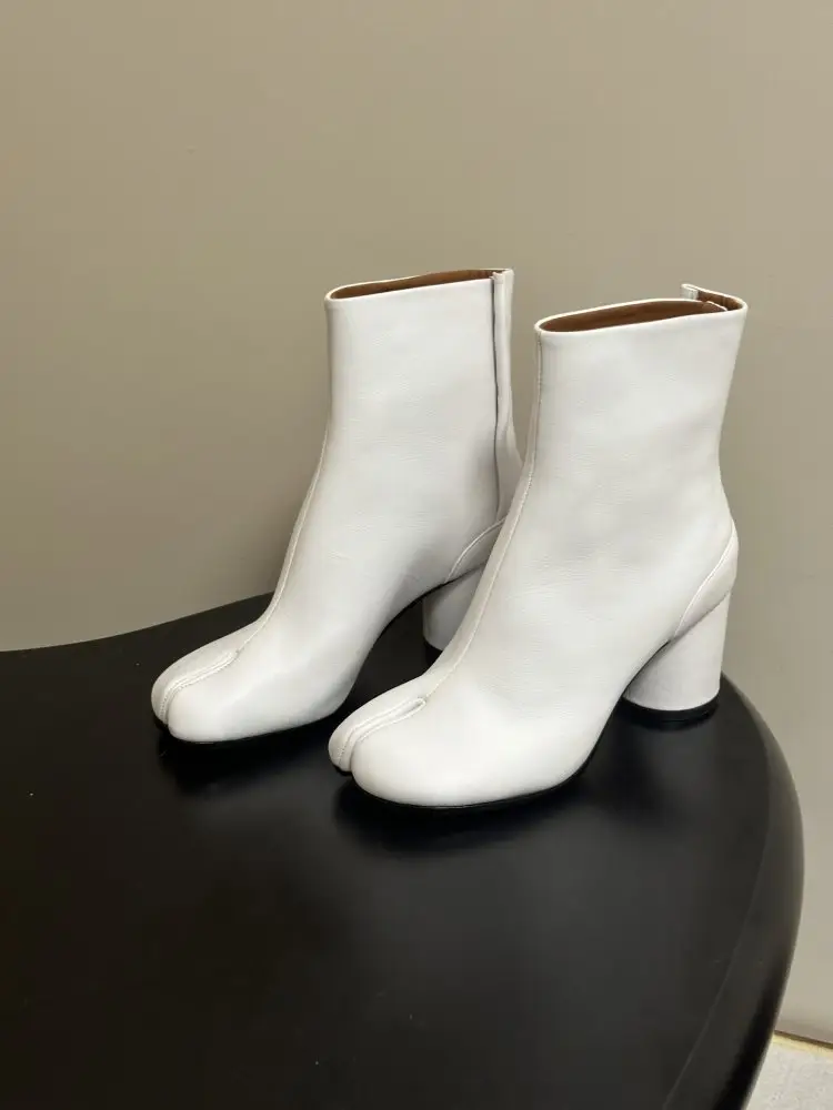 Maison Margiela MM6 Ankle boots from split the toe and massive heel — Photo 2