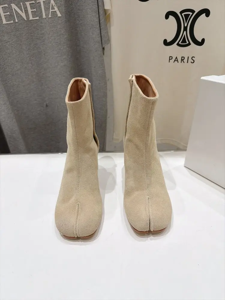 Maison Margiela MM6 Ankle boots from split the toe and massive heel — Photo 2