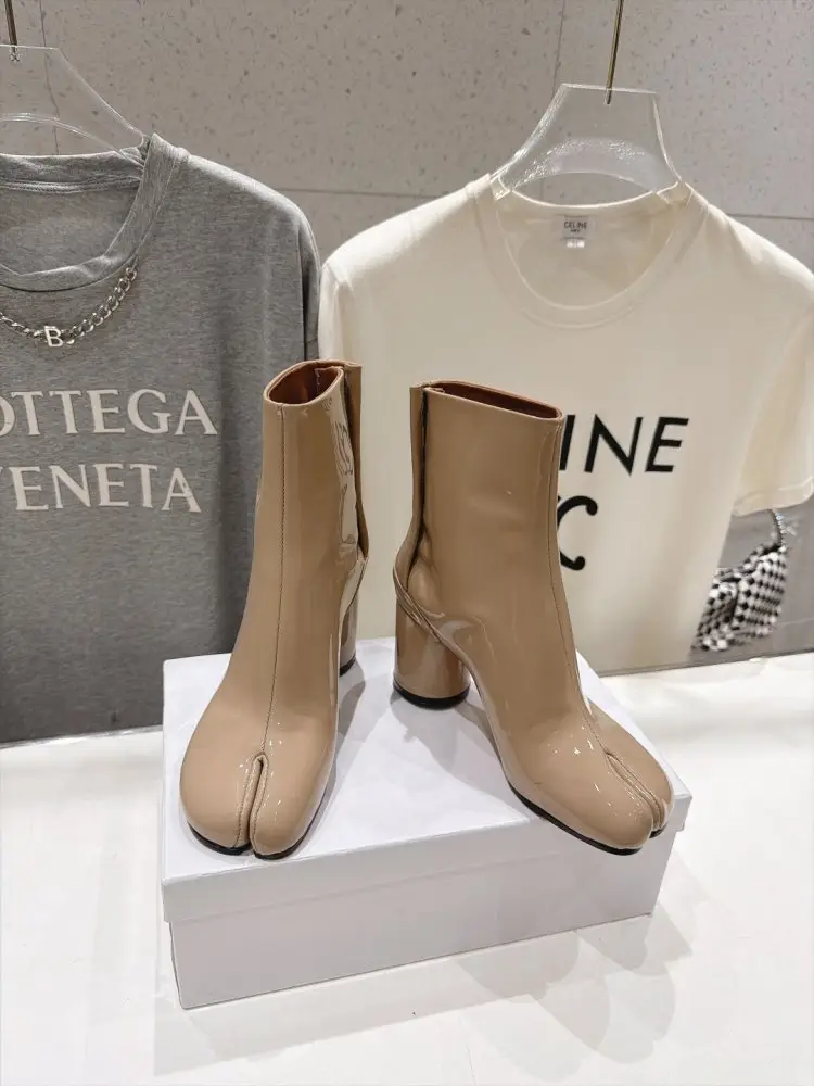 Maison Margiela MM6 Ankle boots from split the toe and massive heel — Photo 3