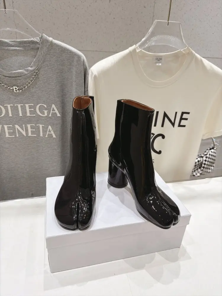Maison Margiela MM6 Ботильоны с раздельным носком и массивным каблуком — Фото 3