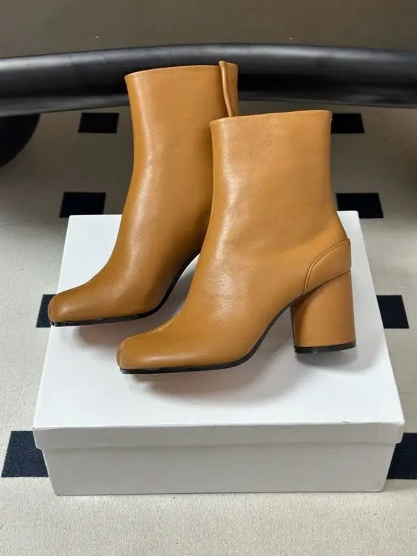 Maison Margiela MM6 Ботильйони з роздільним носком і масивним каблуком — Фото 3
