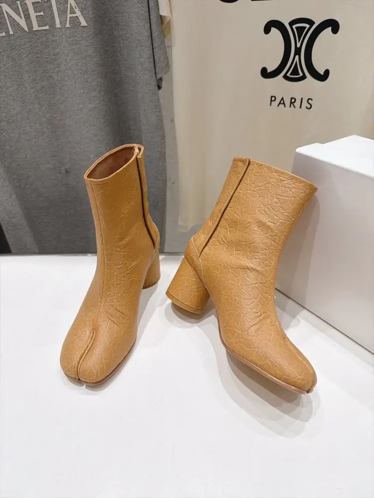 Maison Margiela MM6 Ботильоны с раздельным носком и массивным каблуком — Фото 3