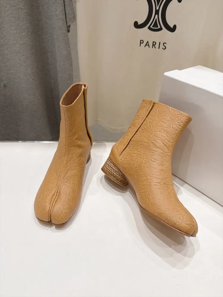 Maison Margiela MM6 Ботильоны с раздельным носком и массивным каблуком — Фото 3