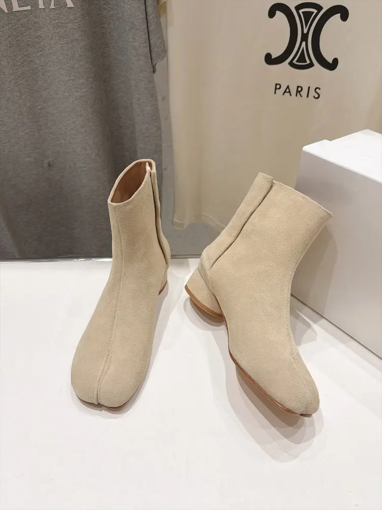 Maison Margiela MM6 Ботильоны с раздельным носком и массивным каблуком — Фото 3