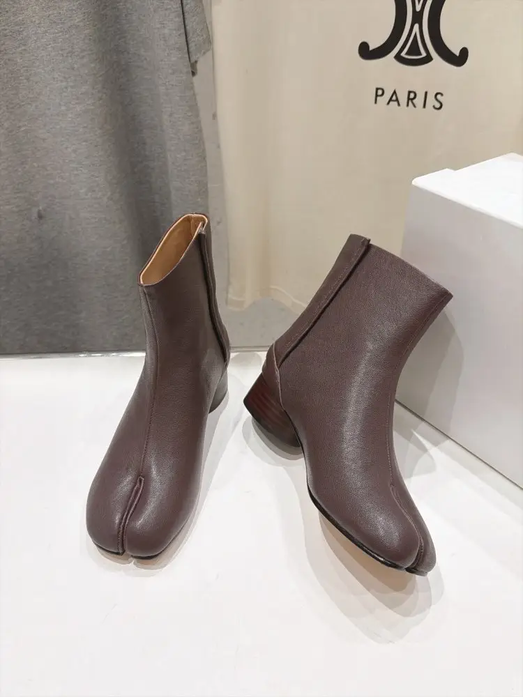 Maison Margiela MM6 Ботильоны с раздельным носком и массивным каблуком — Фото 3