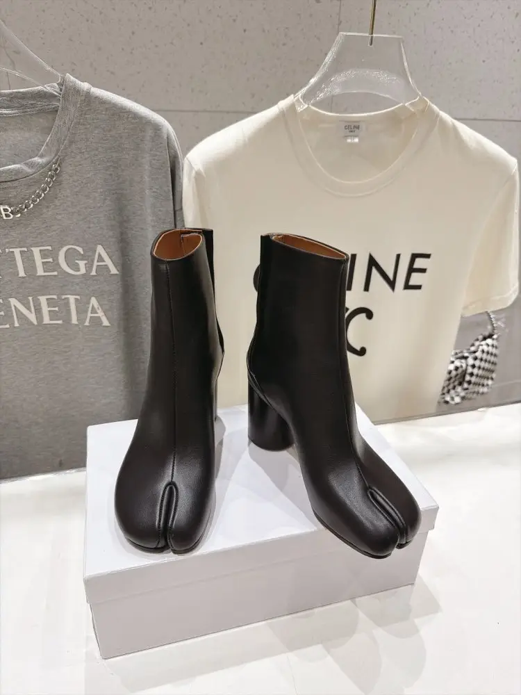 Maison Margiela MM6 Ботильоны с раздельным носком и массивным каблуком — Фото 3