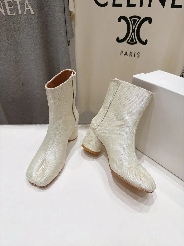 Maison Margiela MM6 Ботильоны с раздельным носком и массивным каблуком — Фото 3