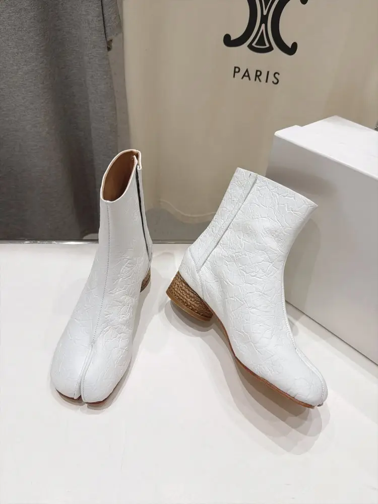 Maison Margiela MM6 Ботильйони з роздільним носком і масивним каблуком — Фото 3