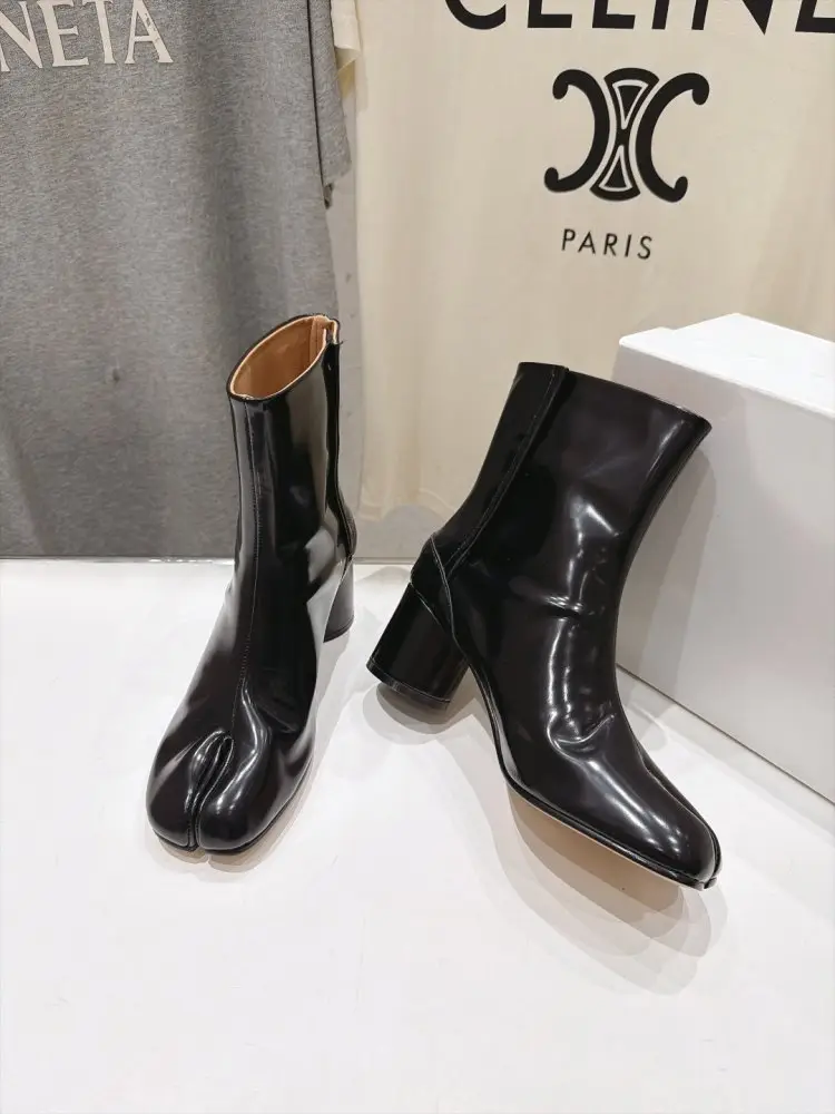 Maison Margiela MM6 Ankle boots from split the toe and massive heel — Photo 3