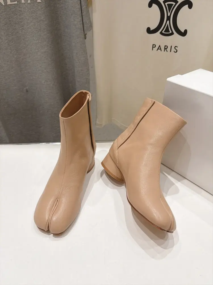 Maison Margiela MM6 Ankle boots from split the toe and massive heel — Photo 3