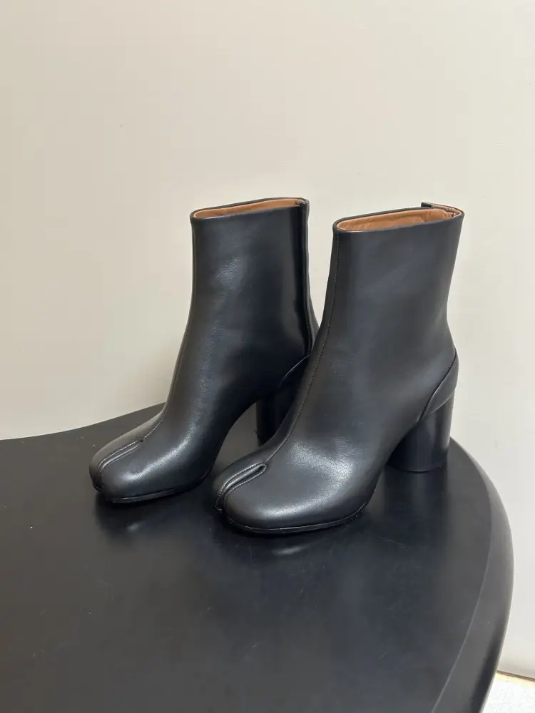Maison Margiela MM6 Ботильоны с раздельным носком и массивным каблуком — Фото 3