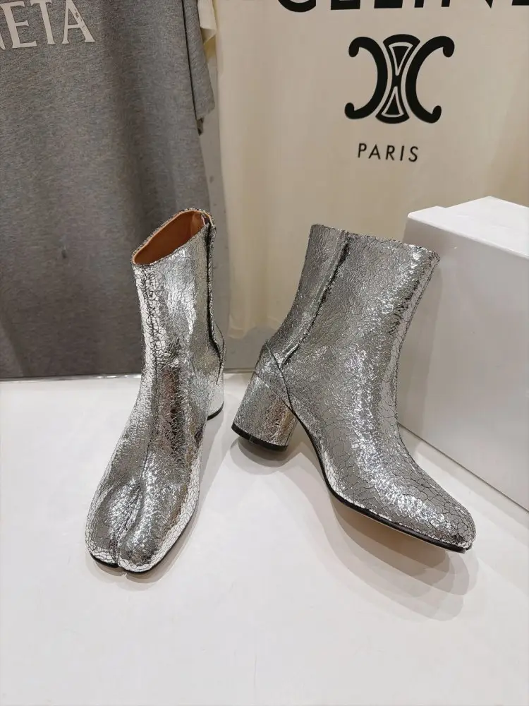 Maison Margiela MM6 Ankle boots from split the toe and massive heel — Photo 3