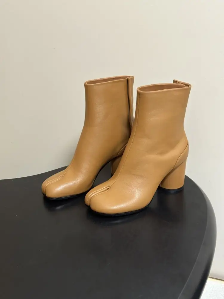 Maison Margiela MM6 Ankle boots from split the toe and massive heel — Photo 3