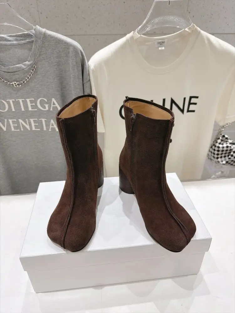 Maison Margiela MM6 Ботильйони з роздільним носком і масивним каблуком — Фото 3