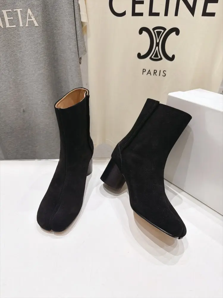 Maison Margiela MM6 Ankle boots from split the toe and massive heel — Photo 3