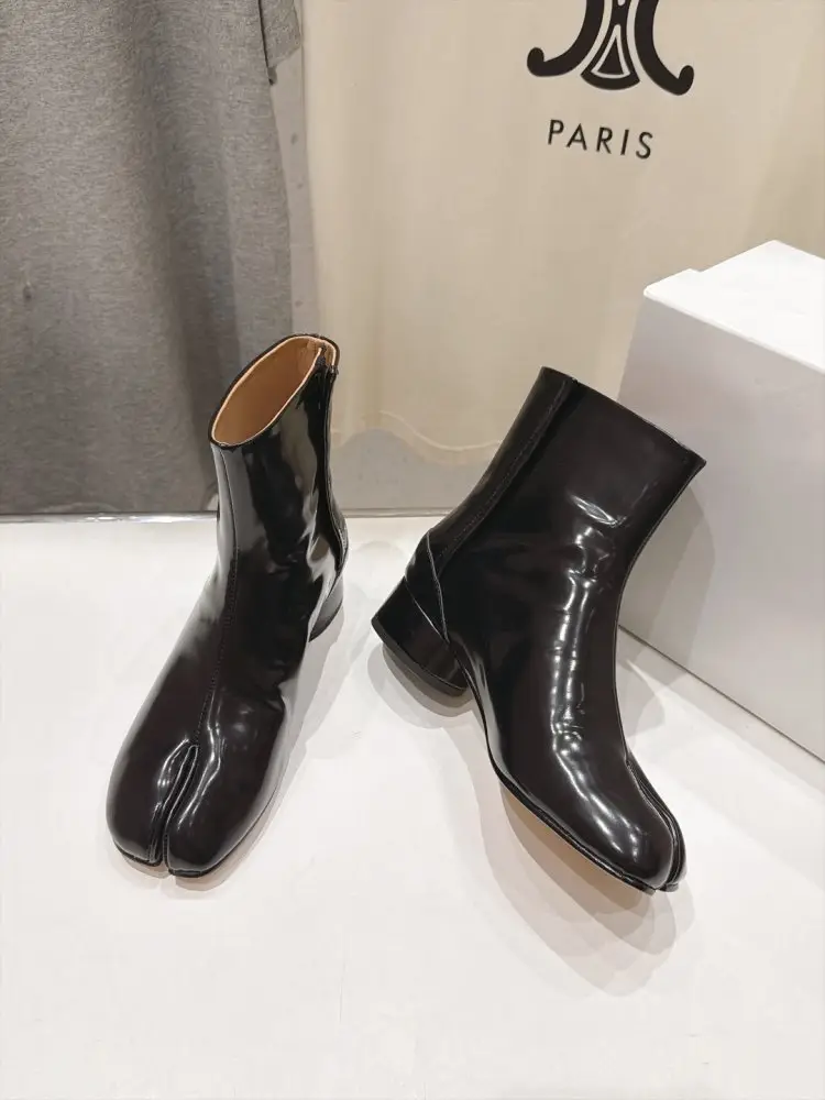 Maison Margiela MM6 Ботильйони з роздільним носком і масивним каблуком — Фото 3