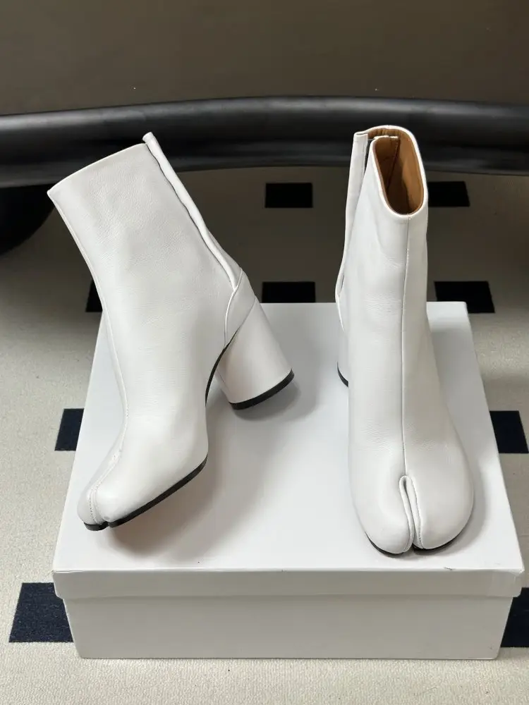 Maison Margiela MM6 Ankle boots from split the toe and massive heel — Photo 3