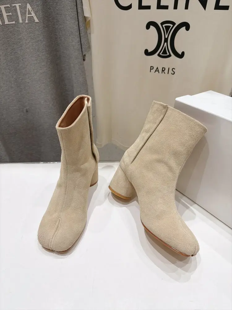 Maison Margiela MM6 Ankle boots from split the toe and massive heel — Photo 3
