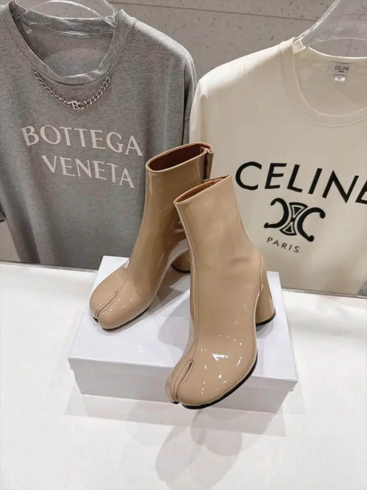 Maison Margiela MM6 Ankle boots from split the toe and massive heel — Photo 4