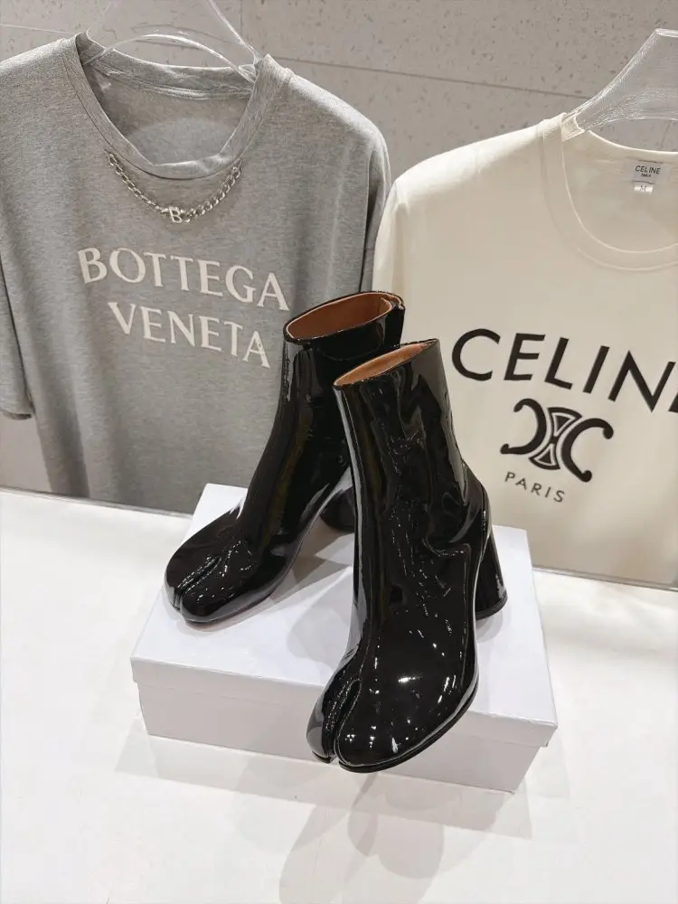 Maison Margiela MM6 Ботильоны с раздельным носком и массивным каблуком — Фото 4