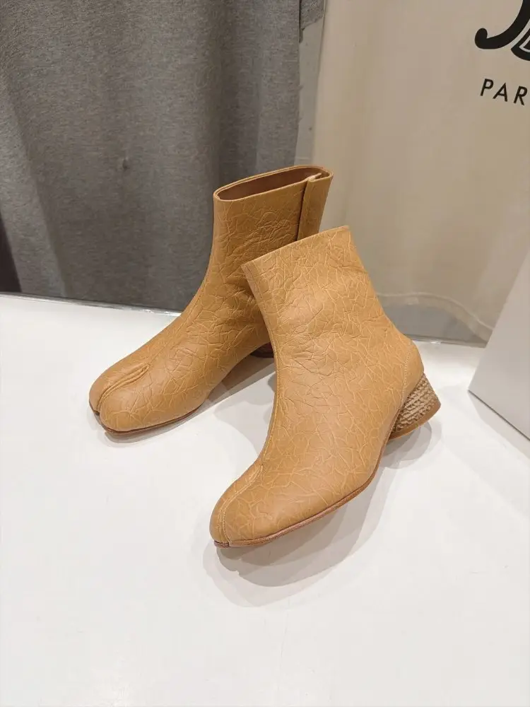 Maison Margiela MM6 Ботильоны с раздельным носком и массивным каблуком — Фото 4