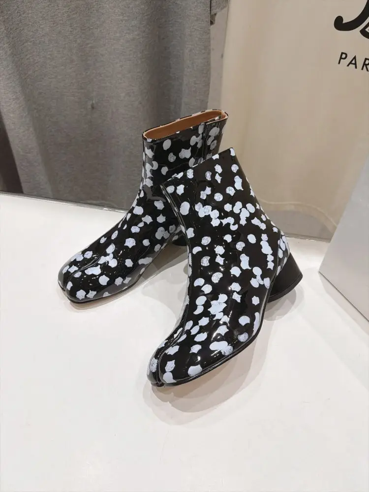 Maison Margiela MM6 Ботильоны с раздельным носком и массивным каблуком — Фото 4