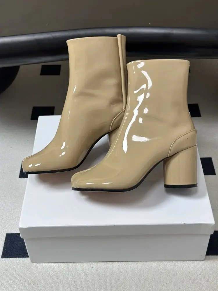 Maison Margiela MM6 Ботильйони з роздільним носком і масивним каблуком — Фото 4