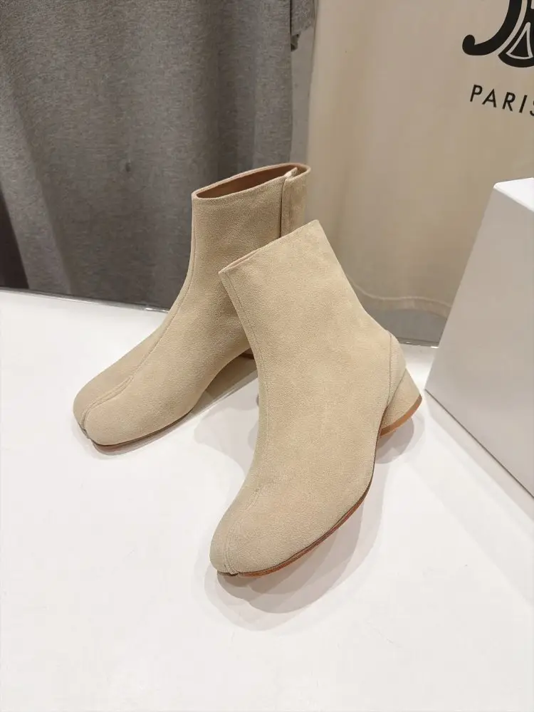 Maison Margiela MM6 Ботильоны с раздельным носком и массивным каблуком — Фото 4