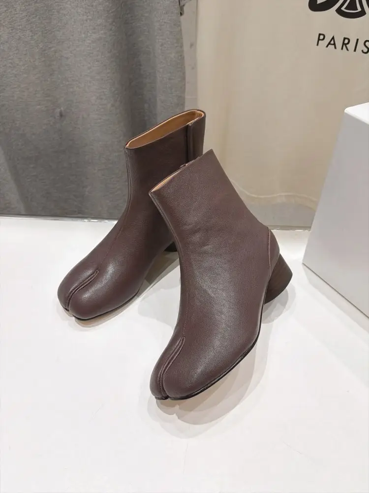Maison Margiela MM6 Ботильоны с раздельным носком и массивным каблуком — Фото 4