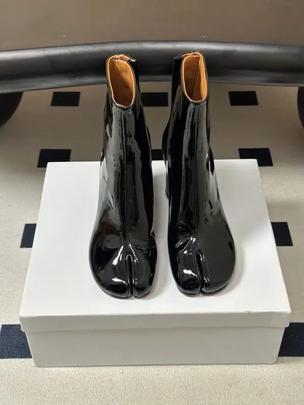 Maison Margiela MM6 Ботильоны с раздельным носком и массивным каблуком — Фото 4