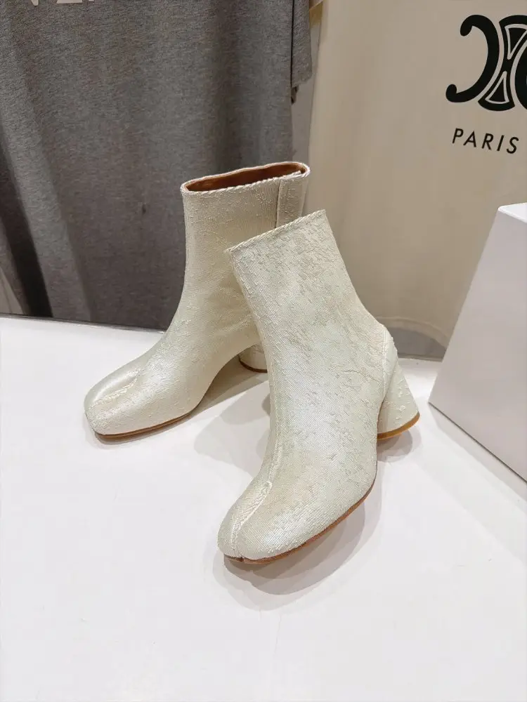 Maison Margiela MM6 Ботильоны с раздельным носком и массивным каблуком — Фото 4