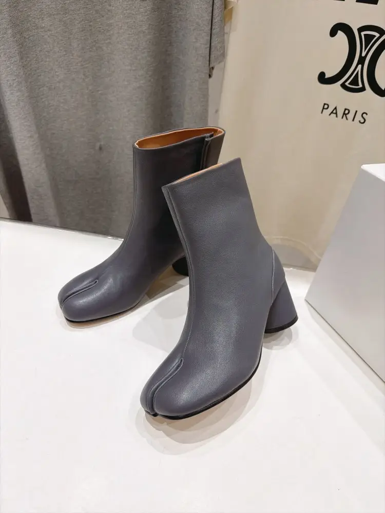 Maison Margiela MM6 Ботильоны с раздельным носком и массивным каблуком — Фото 4