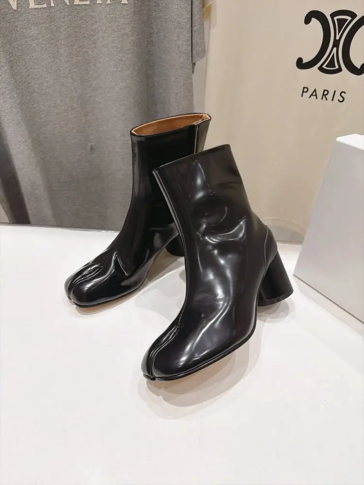 Maison Margiela MM6 Ankle boots from split the toe and massive heel — Photo 4