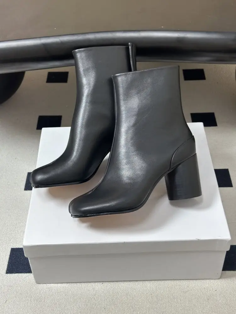 Maison Margiela MM6 Ботильоны с раздельным носком и массивным каблуком — Фото 4