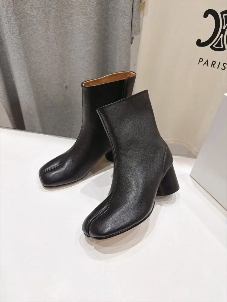 Maison Margiela MM6 Ботильоны с раздельным носком и массивным каблуком — Фото 4