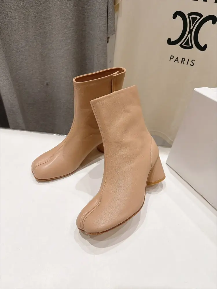 Maison Margiela MM6 Ankle boots from split the toe and massive heel — Photo 4