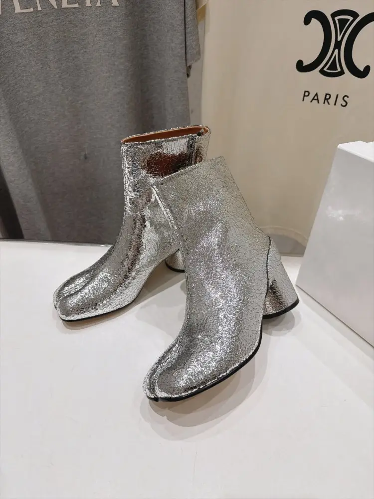 Maison Margiela MM6 Ankle boots from split the toe and massive heel — Photo 4